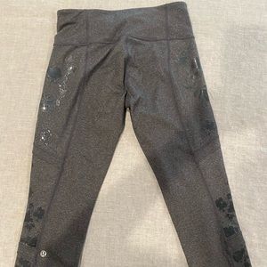 Lululemons size 6 cropped leggings